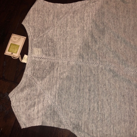 Never worn tank top - Picture 2 of 2